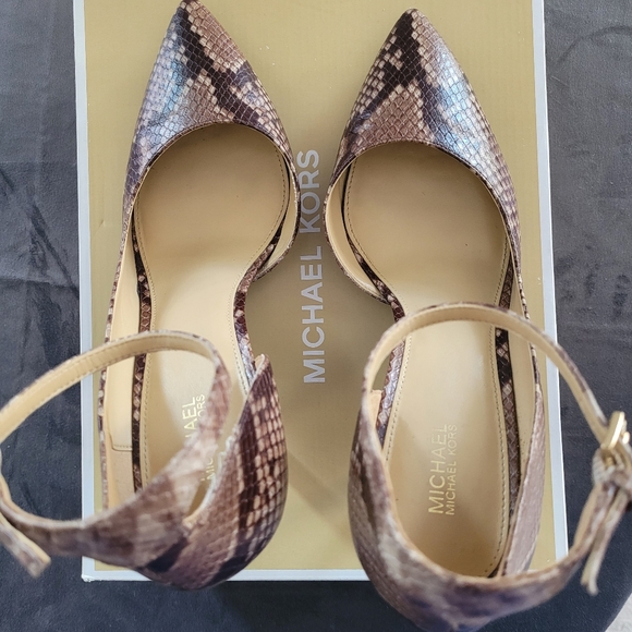 Shoes - Picture 2 of 6